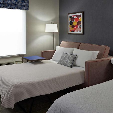 Hampton Inn & Suites Montreal-Dorval Ngoại thất bức ảnh