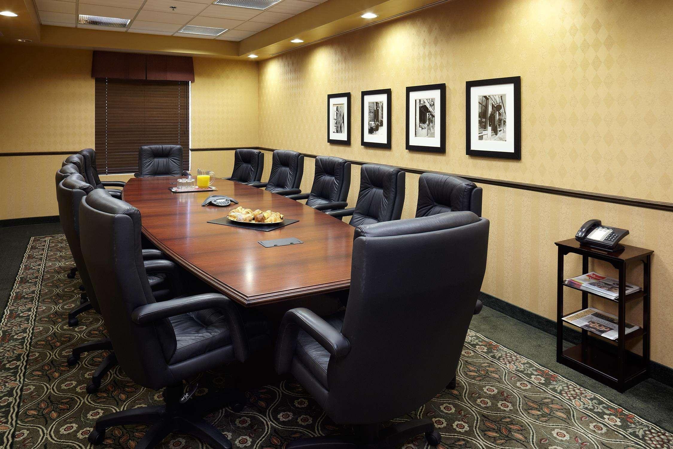 Hampton Inn & Suites Montreal-Dorval Kinh doanh bức ảnh
