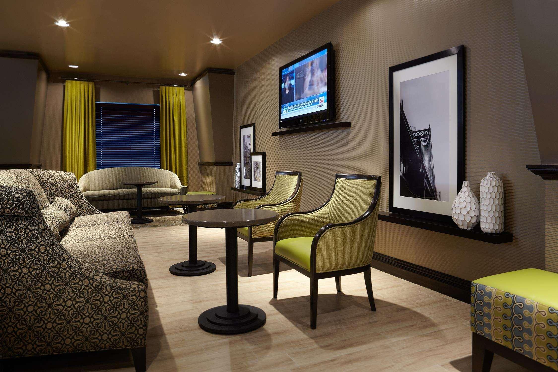 Hampton Inn & Suites Montreal-Dorval Ngoại thất bức ảnh