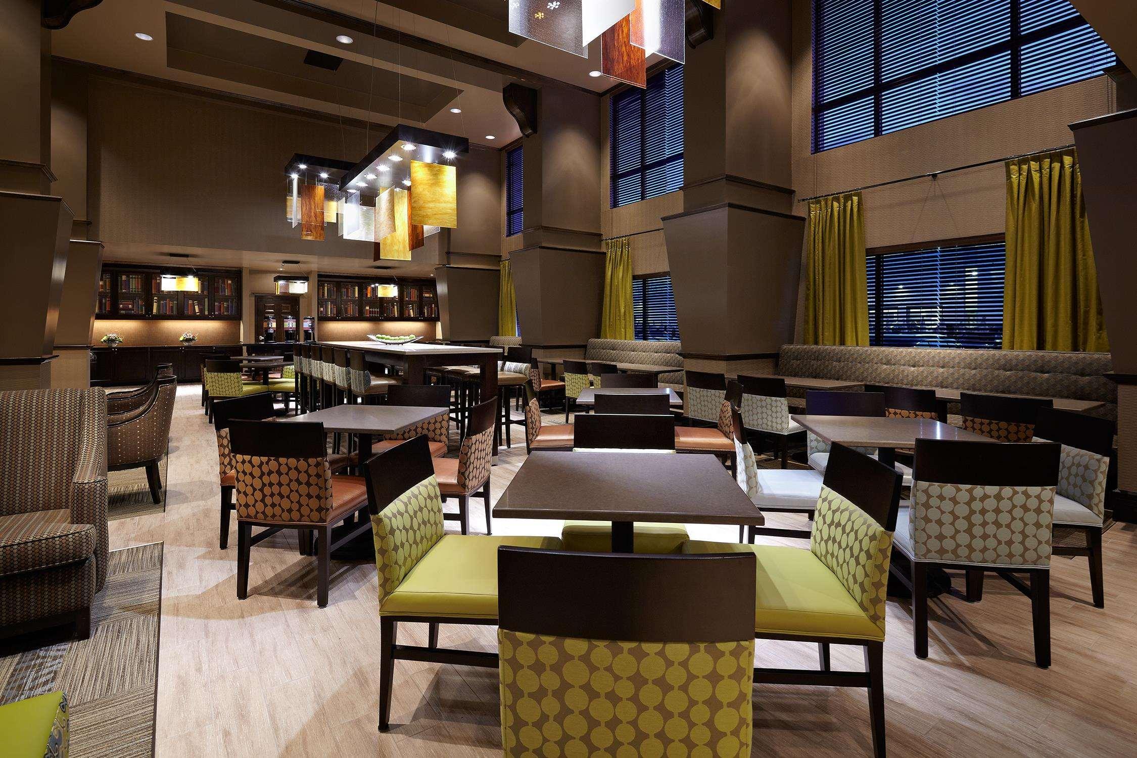 Hampton Inn & Suites Montreal-Dorval Ngoại thất bức ảnh
