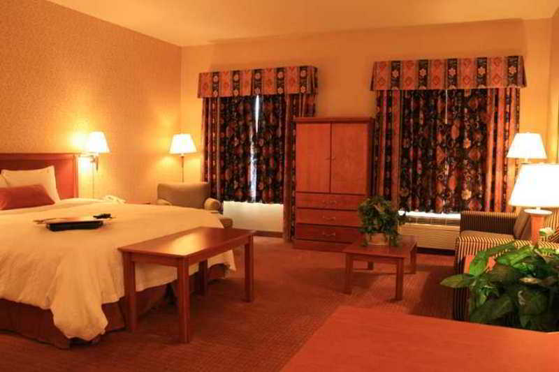 Hampton Inn & Suites Montreal-Dorval Phòng bức ảnh
