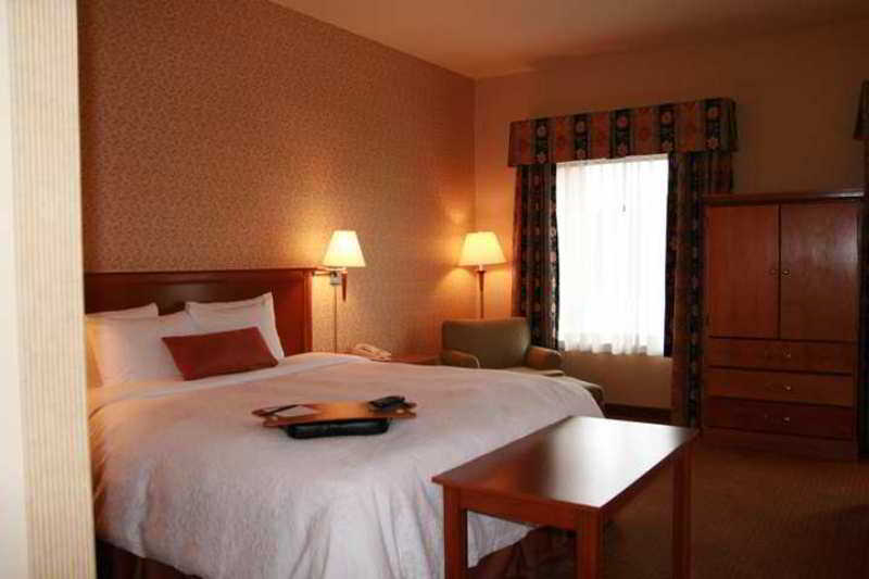 Hampton Inn & Suites Montreal-Dorval Ngoại thất bức ảnh