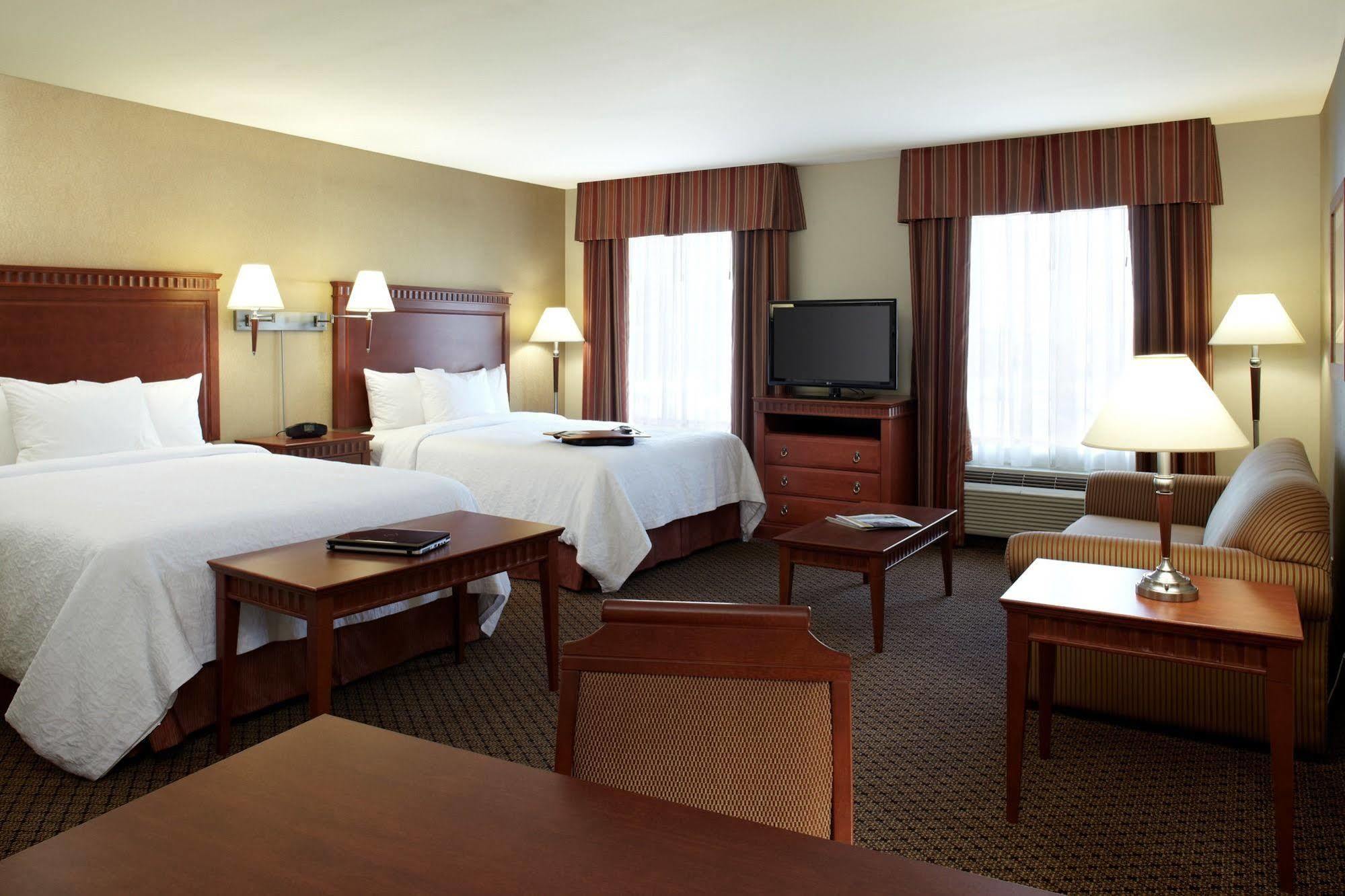 Hampton Inn & Suites Montreal-Dorval Ngoại thất bức ảnh